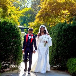 House of Mistrelli Wedding Dress and Pronovias Veil